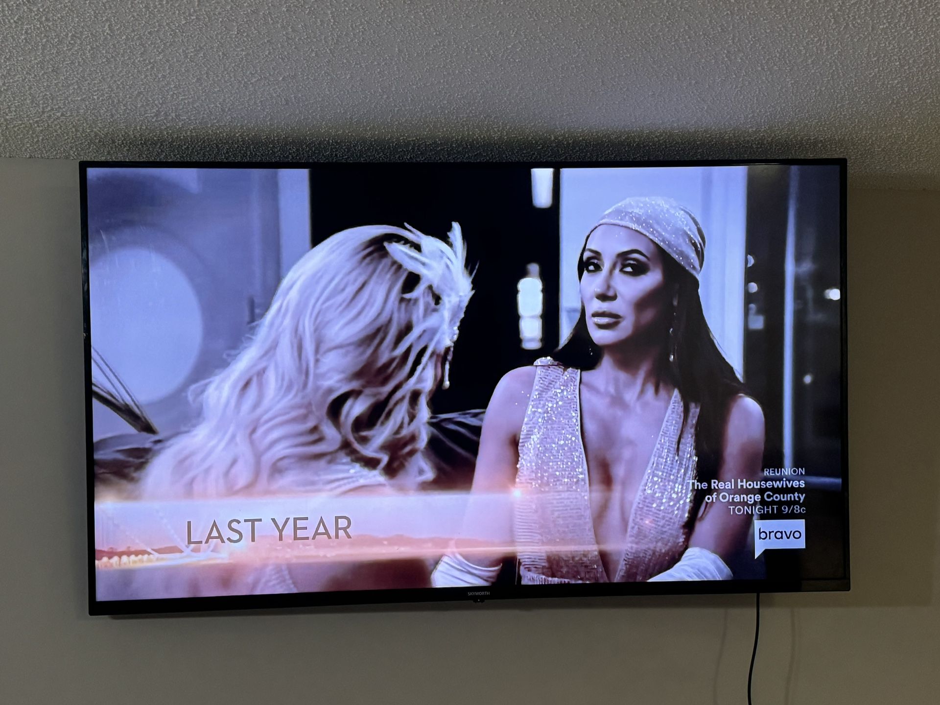 65 Inch Smart Tv For sale With Mount