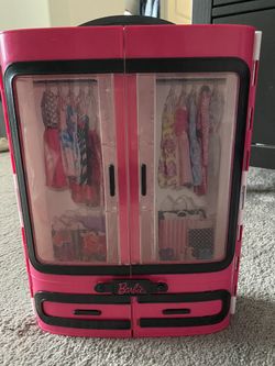 Barbie little house & Barbie closet
