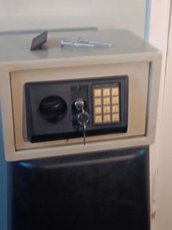 Small Safe, v with programmable Electronic combination  also has key over ride.