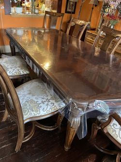 Beautiful Dining Table And chairs - Heritage Home