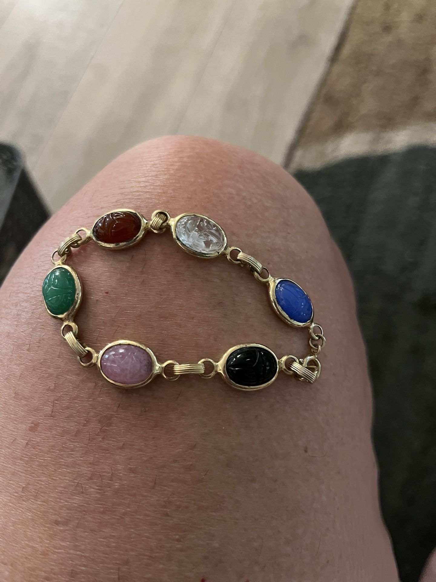 VTG Gold Tone Scarab Bracelet - Very Good Condition Beautiful