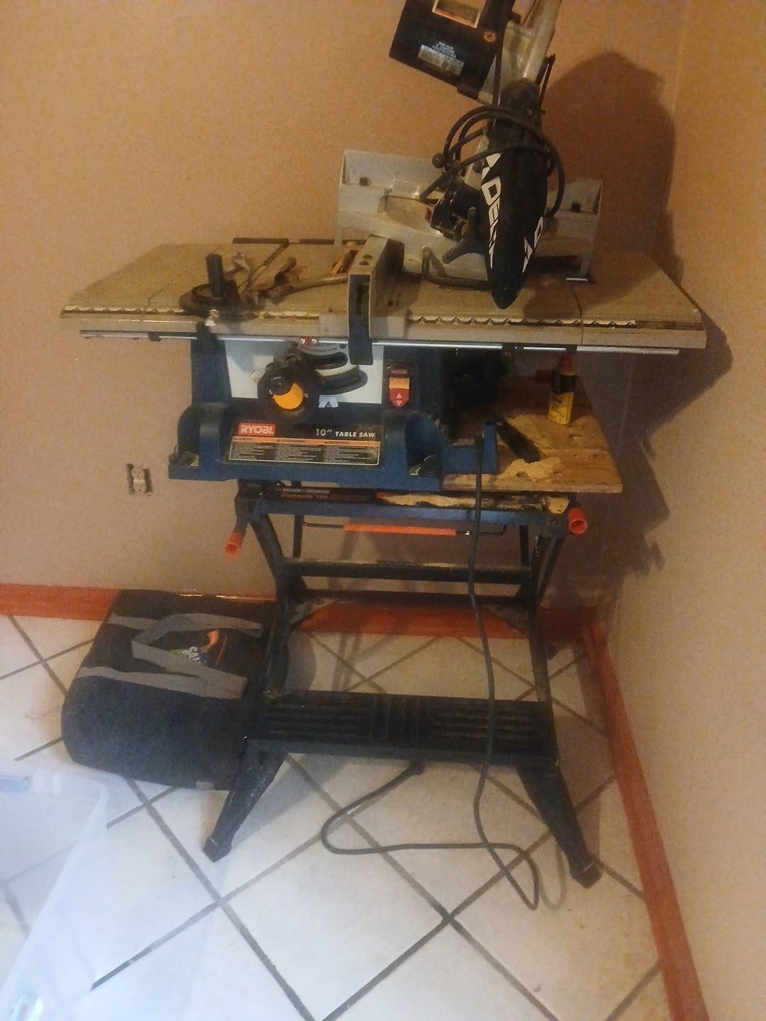 Saw Table- Like New!