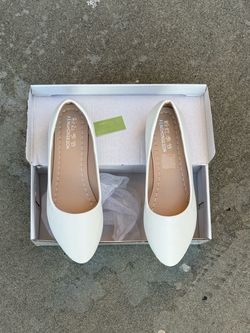 NEW Women’s White Pointed Toe Flats - Size 7 & Size 6.5