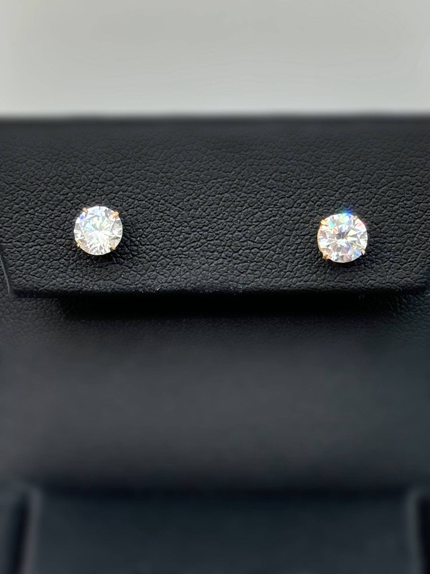 14k yellow gold 1CTW CZ stone studs earrings