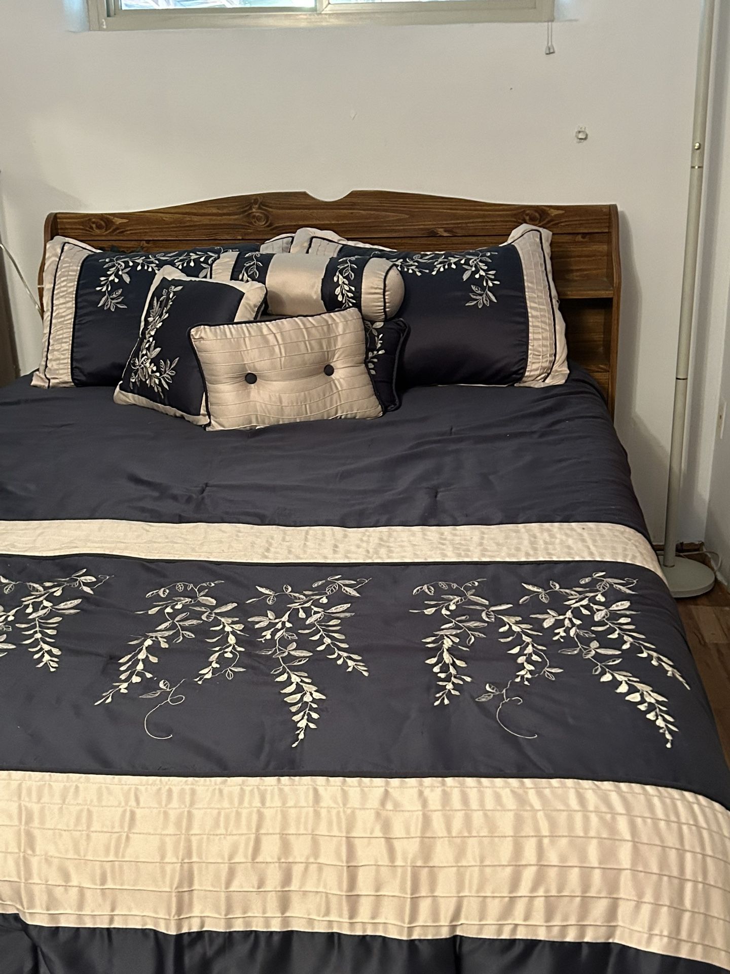 Bedroom Set-Full Size Bed