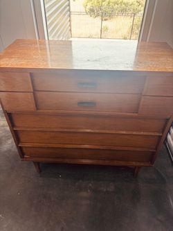 Kent Coffey Mid-Century Modern Walnut Dresser