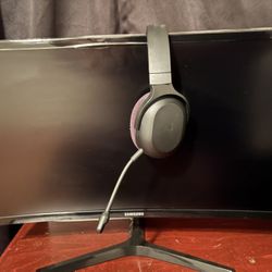 Monitor And Headsets 