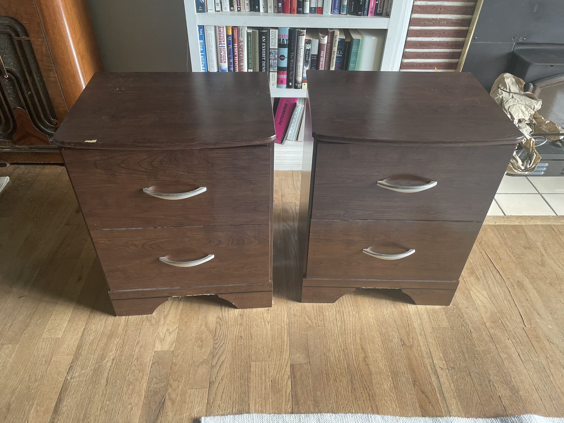 Set of 2 night stands