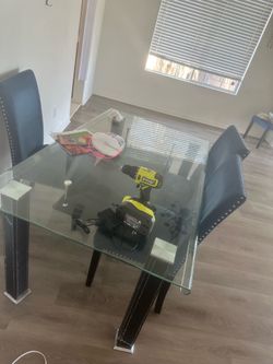 Dining table with 4 velvet chairs