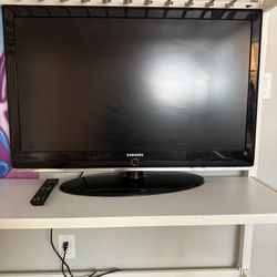 40” SAMSUNG TV with original remote