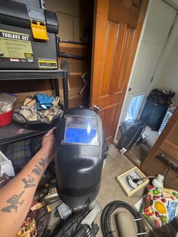 Black Welding Helmet with Auto-Darkening Lens