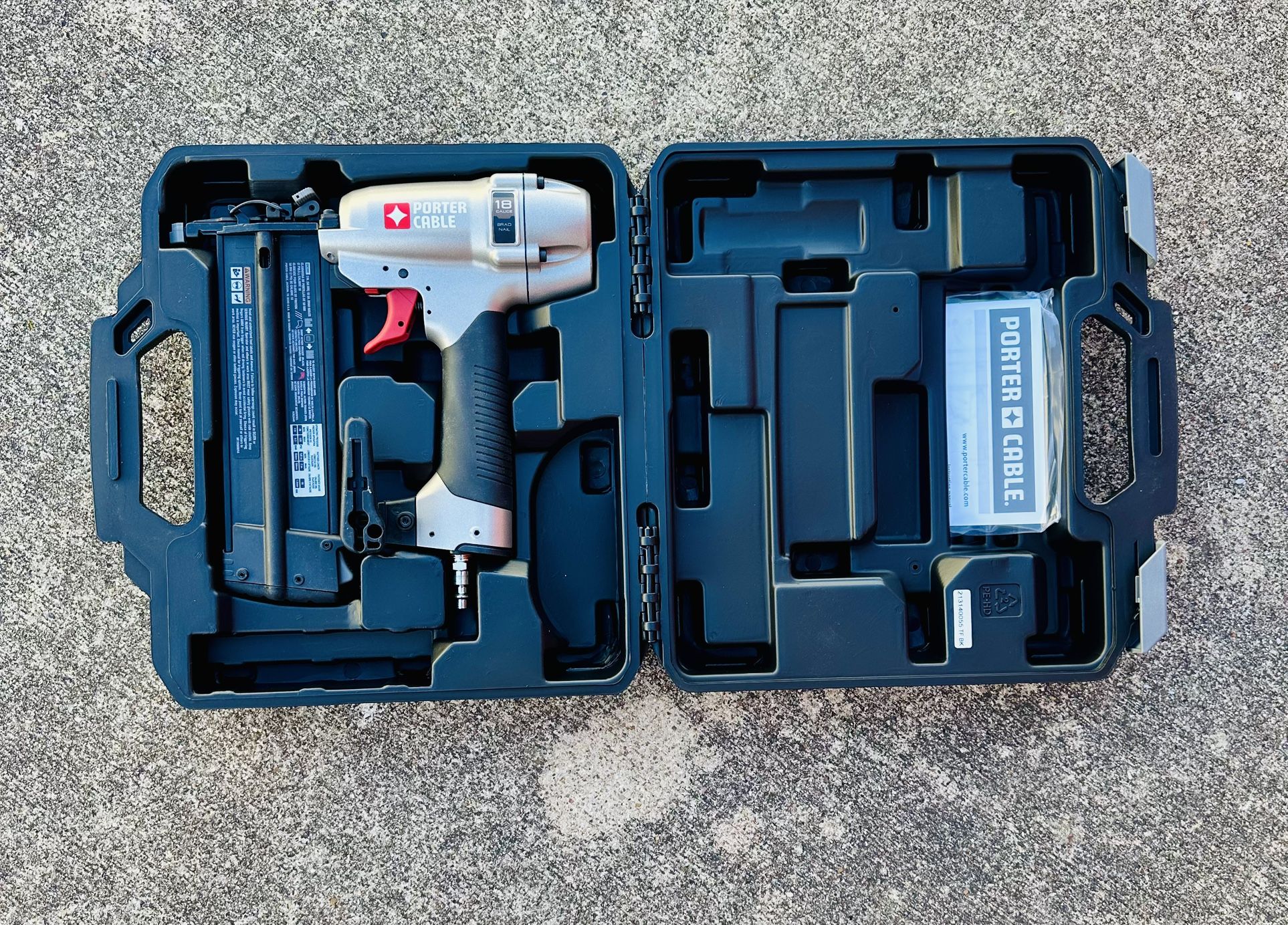Porter-Cable 18-Gauge Pneumatic Brad Nailer Kit ( BRAND NEW )