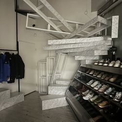 Art Installation White Faux Marble White Pieces In Store 