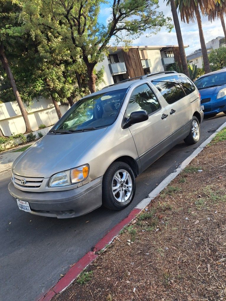 2001 Toyota Sienna