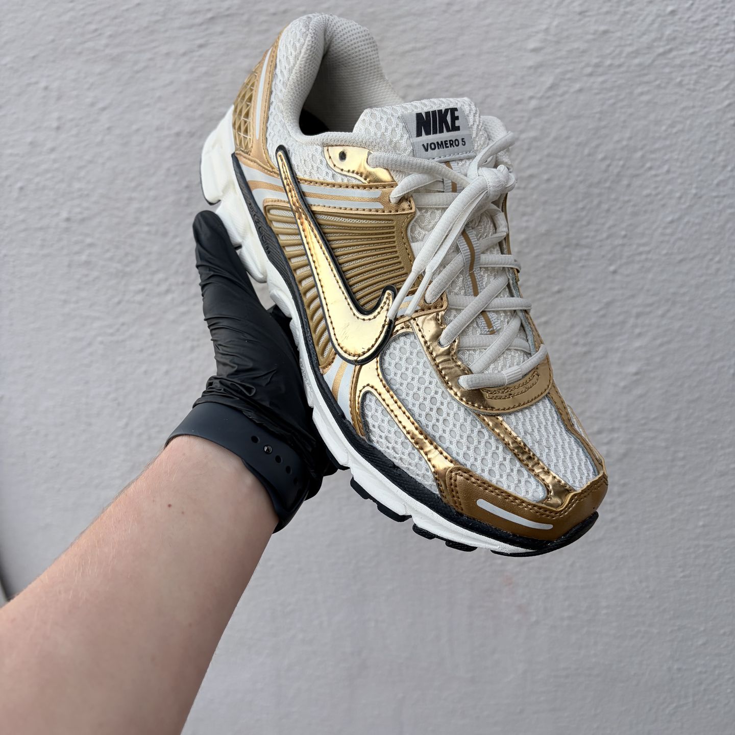 $90 MENS/WOMANS NIKE VOMERO SHOES SIZE 10 UNISEX FOR 90$