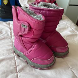 Girl’s Snow Boots $10