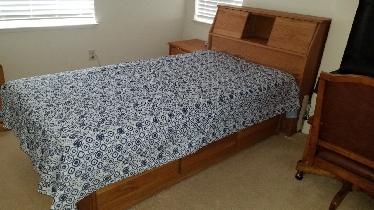 Twin Bed Matress and Frame w/ Drawers CLEAN