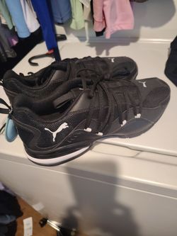 Pumas size 10
