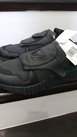 New authentic adidas black future pacer size 7