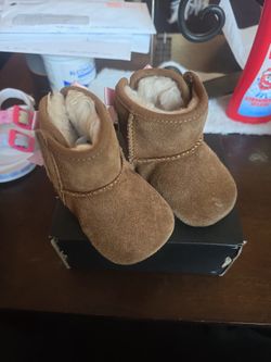 Baby Girl Leather Fleece Uggs 0-3m Authentic 