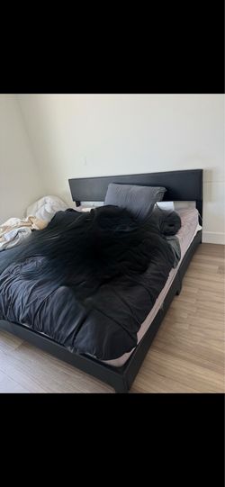 🛏️ Like-New King Leather Bed Frame & Mattress Included