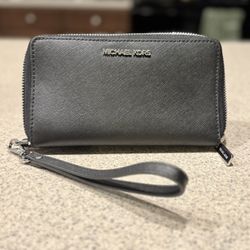 Michael Kors Wallet/phone Clutch