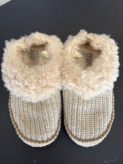 UGG Slippers - Women’s Size 6