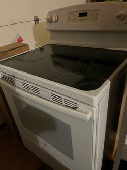 GE White Electric Range with Glass Cooktop