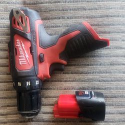 Milwaukee M12 Drill With Battery