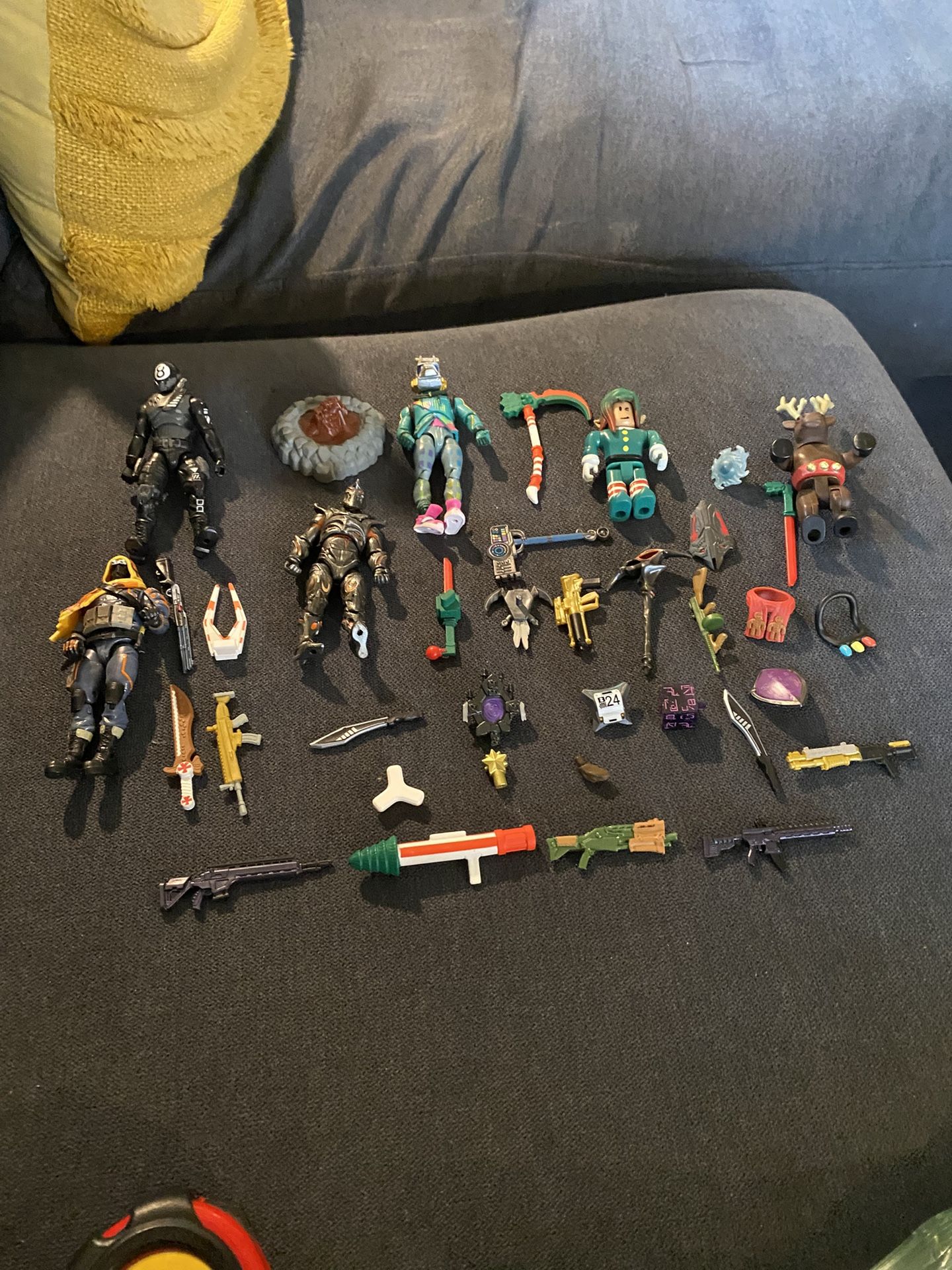 37 Assorted Fortnight Figures And Pieces