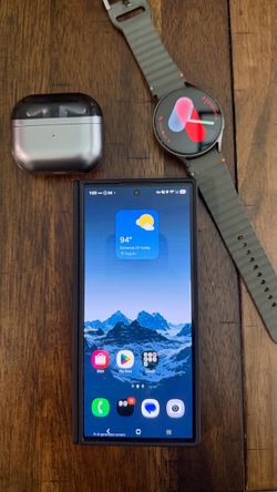 Samsung Galaxy Z Fold 7 + Galaxy Buds 3 Pro + Galaxy Watch 7 Bundle