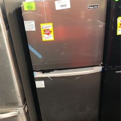 Magic Chef Refrigerator HMDR1000st