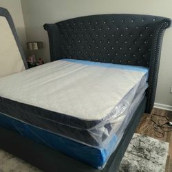 NEW KING PLUSH PILLOW TOP MATTRESS WITH BOX SPRING