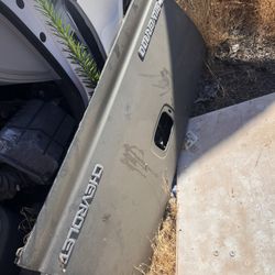 Tapas De Chevy Caja De Guardafago Cortas Y Mas De 200 Carros De Partes 