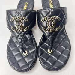 New Chanel 23P CC Black Quilted Thong Wedge Sandals Size 38 / 8