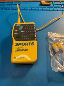 Sony Sports Walkman SRF-8 Yellow AM/FM Radio Tested Working Vintage Belt Clip