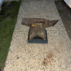 140lb. Heavy Old Anvil