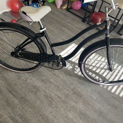 Black Cruiser Bike 
