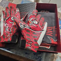 Bucs Receiver Gloves