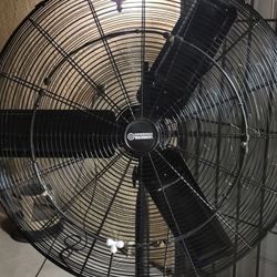 30 " 3 Speed Industrial Fan With Misters Don't Miss Out Lowballers Will Be Ignored 