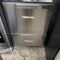 Fisher & Paykal Dishwasher In Stainless Steel New Open Box