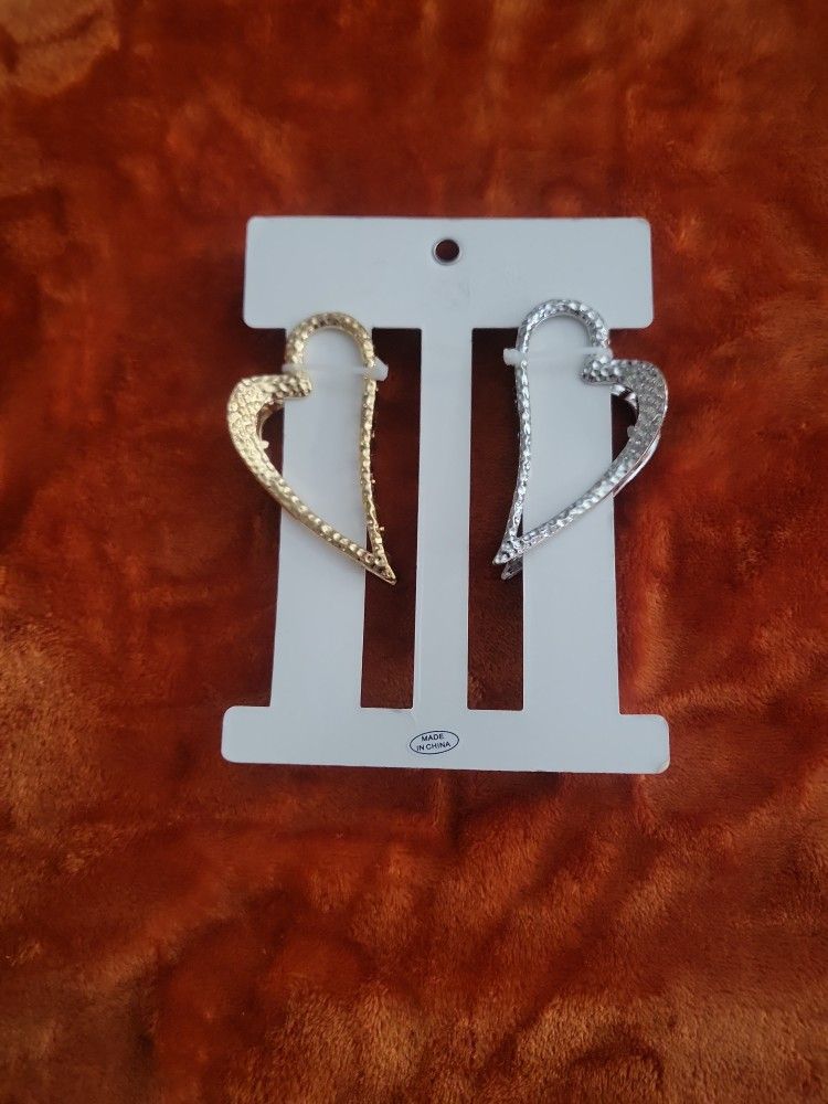 $ 8 Beautiful Gold And Silver Heart Hair Clips Accessories