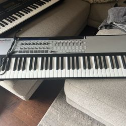 Novation 61SL Mk 2 MIDI CONTROLLER Never Used