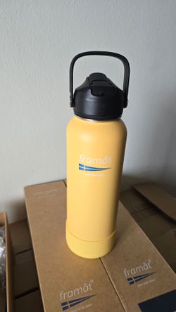 Stainless Steel Water Bottle 40 oz Hot Or Cold NIB Designed In Sweden