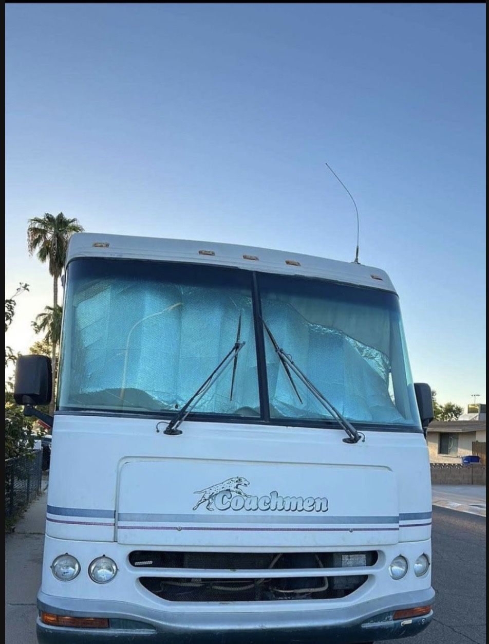 NICE RV WELL KEPT 2000 Coachman Mirada $8,200 As is.
