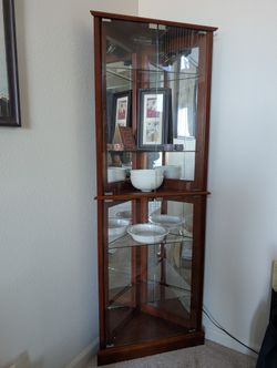 Brand New Assembled Corner display unit, tempered glass cabinet for cutlery, China, collectibles.