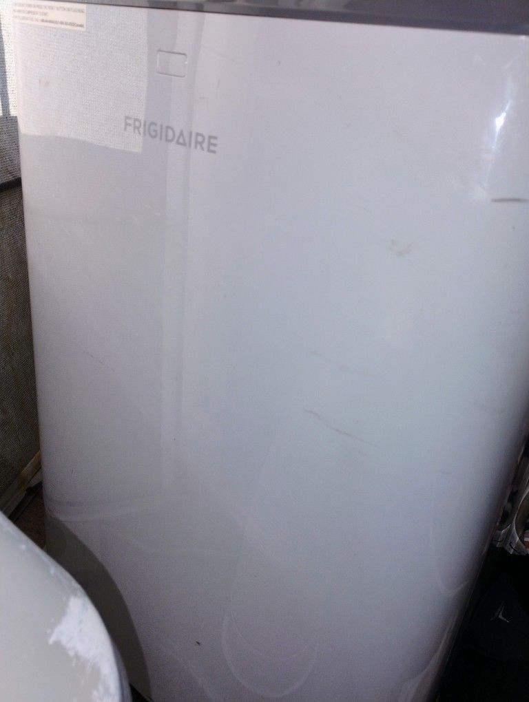 Frigidaire
12,000 BTU 115V  Air Conditioner with Dehumidifier