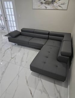 SECTIONAL COUCH 🆕️
