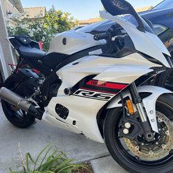 2019 r6 white deals