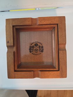 Mcanudo cigarrete box with drawer and removable ash collecting cradle